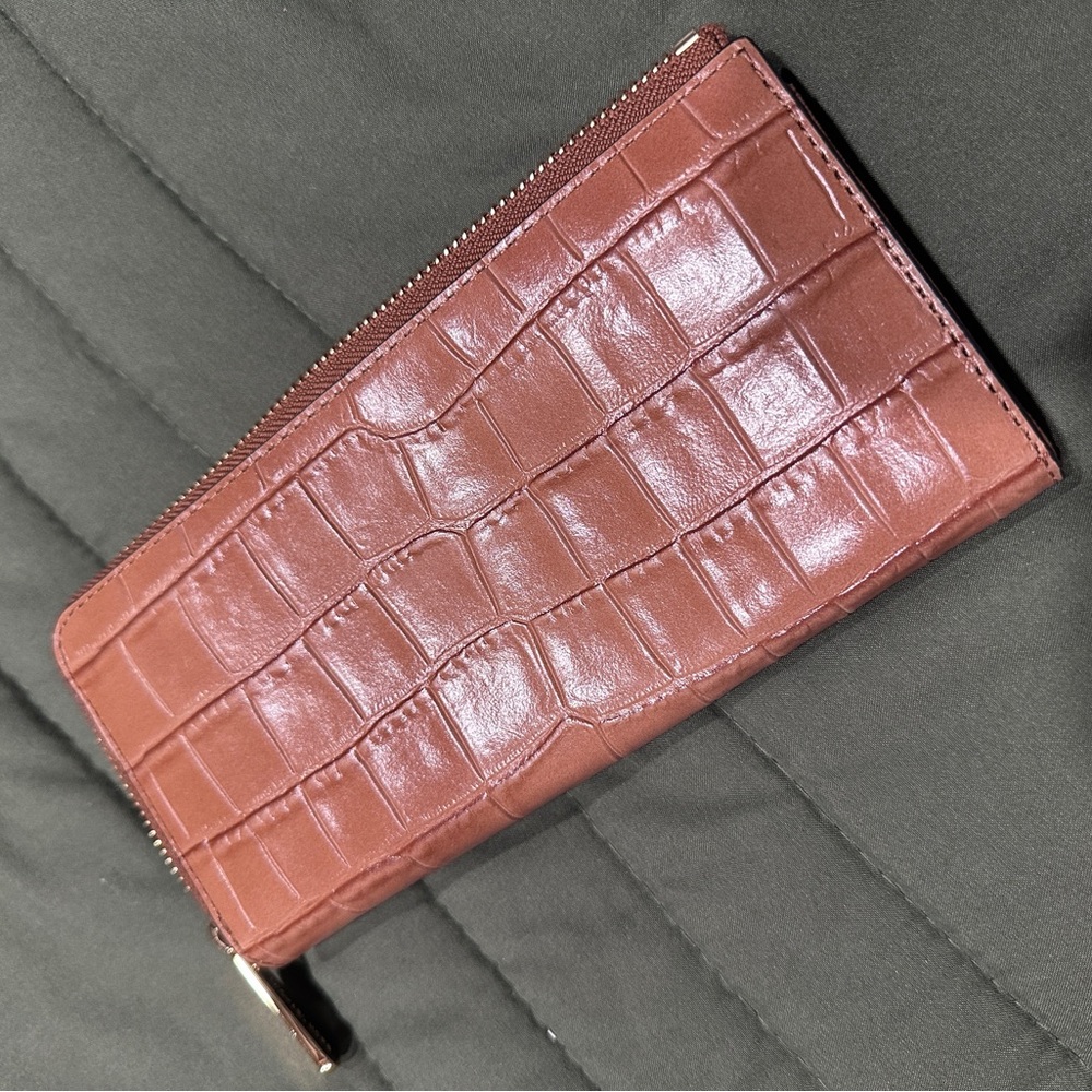 Michael Kors Bedford Large Three Quarter Zip Tan Croc-Embossed Leather Wallet - Picture 2 of 7
